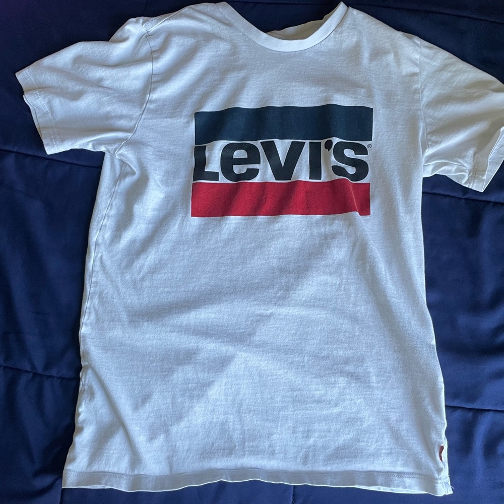 White Levi’s Shirt